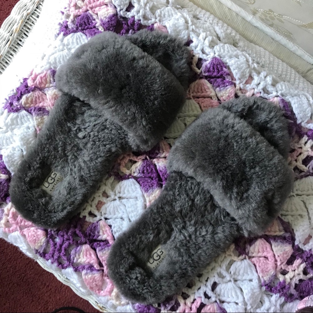 UGG flip flops, size 7.5, fluffy, slippers